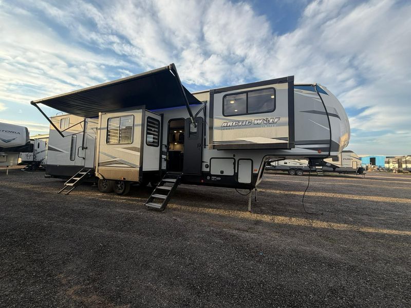 2022 Forest river Cherokee Arctic wolf 3990