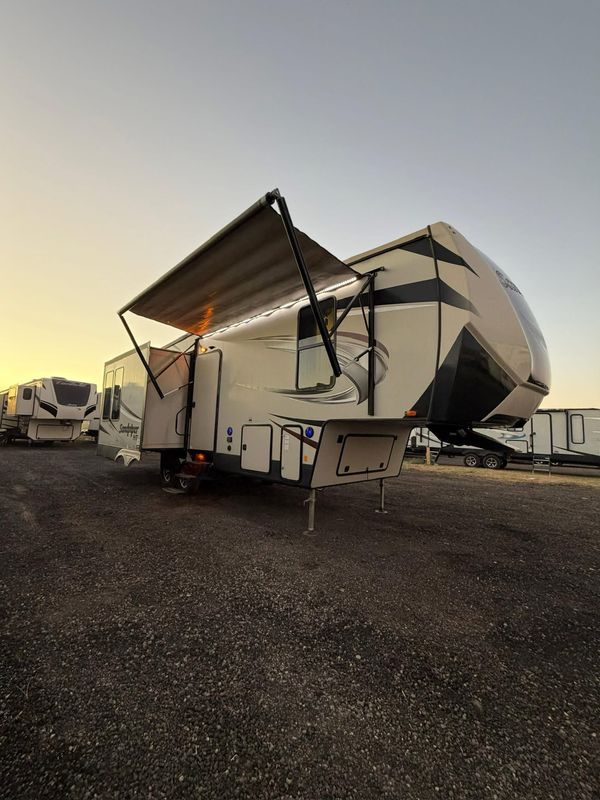 2020 Sandpiper Forest river HT 2850RL