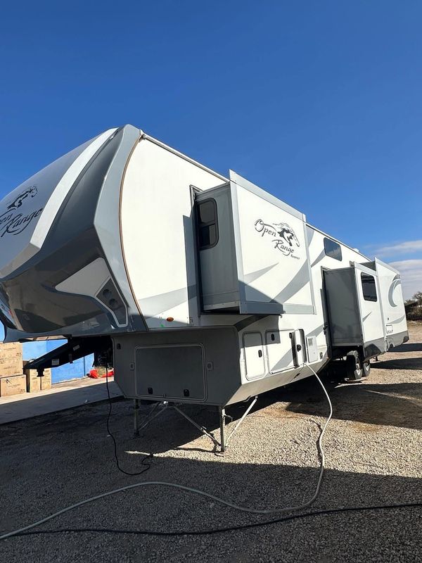 2018 Highland ridge roamer 371MBH