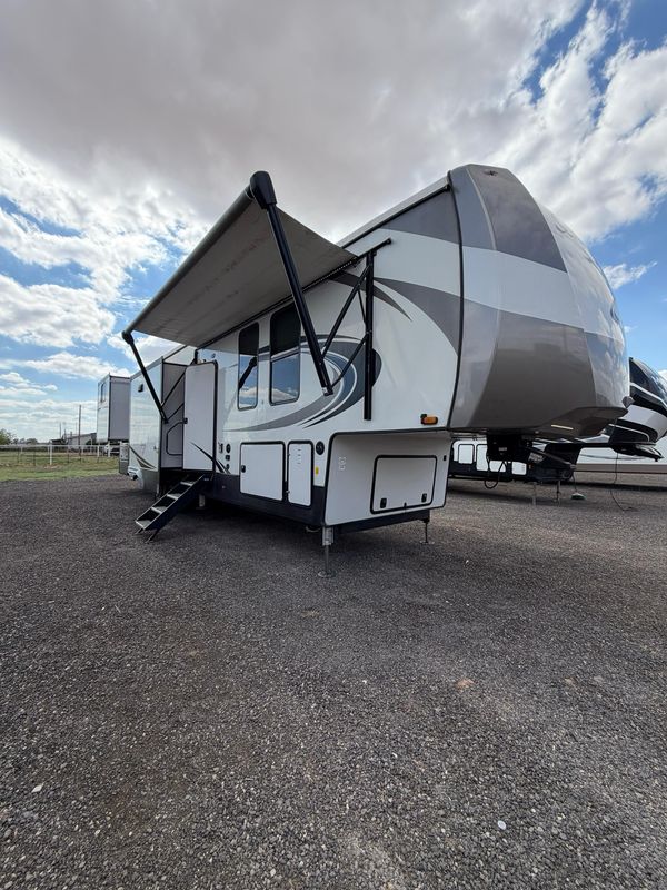 2022 Forest river Sandpiper luxury 388BHRD