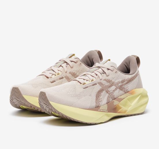 ASICS Women Novablast 5 (Mineral Beige/Taupe Grey)