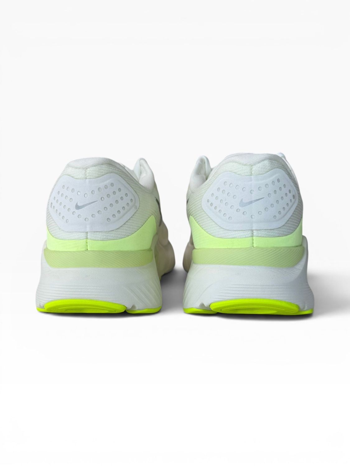 Nike Structure 26 (Summit White/Barely Volt/Sail/Chrome)