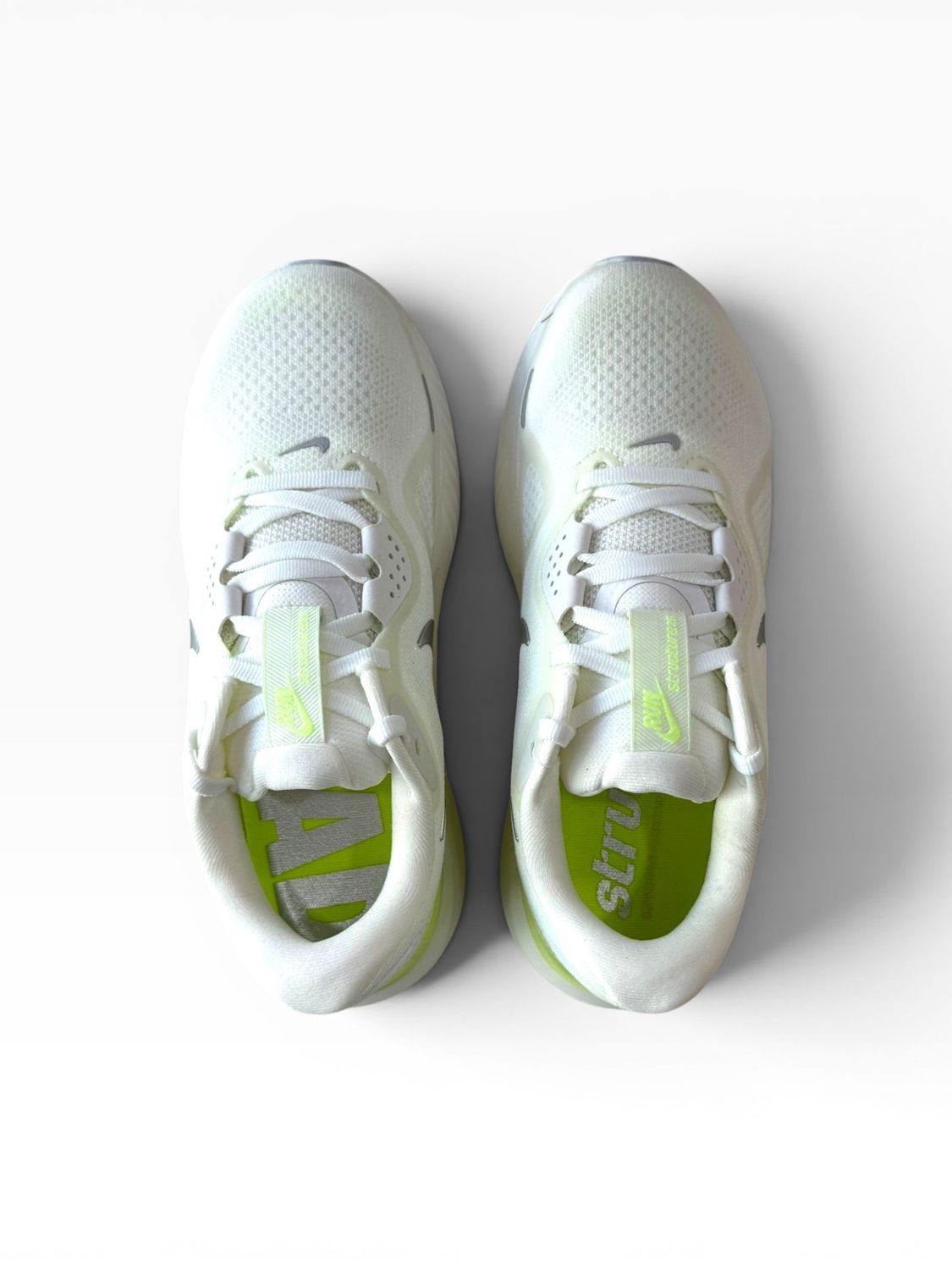 Nike Structure 26 (Summit White/Barely Volt/Sail/Chrome)
