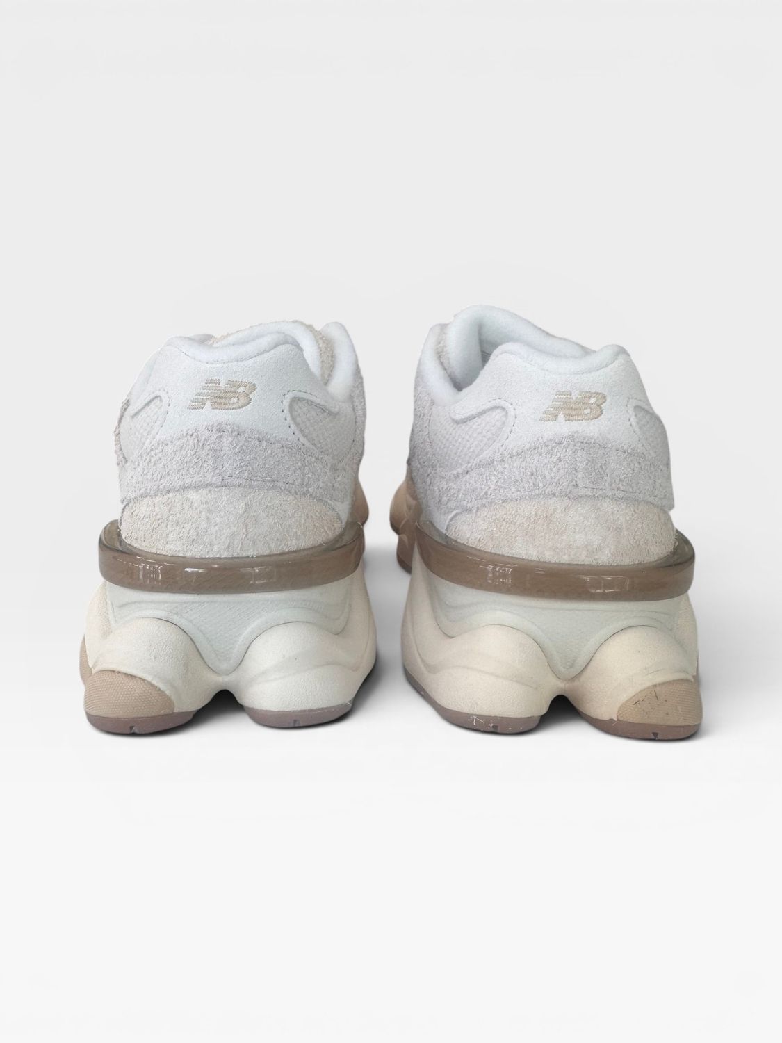 New Balance Women 9060 (Bisque/Sea Salt)