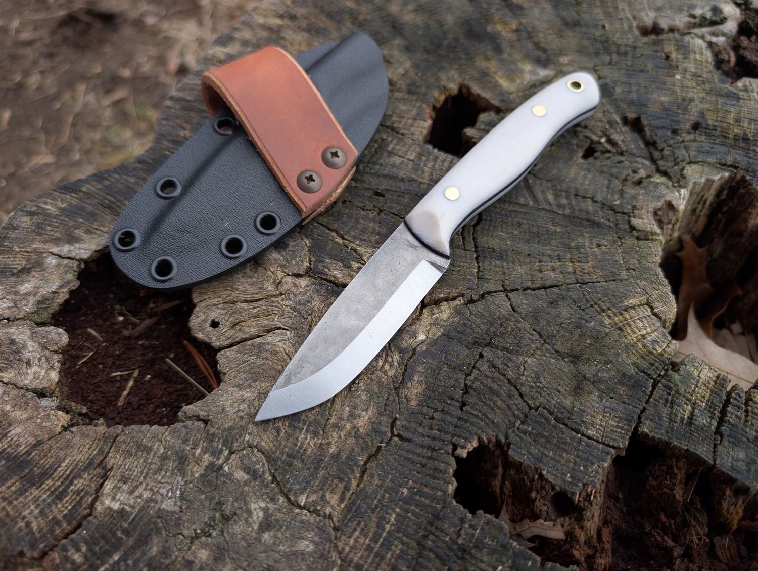 RK Dark Hollow White Forge