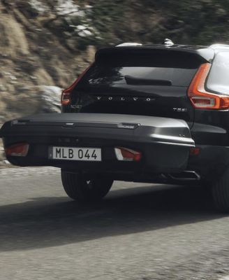 Hitch cargo carriers