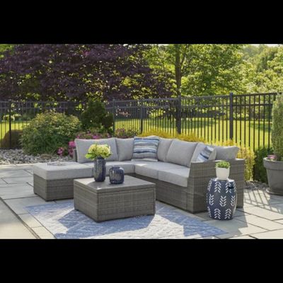 Heron Sectional Set