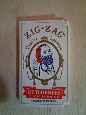 Zig Zag Red/White Kut Korners Papers