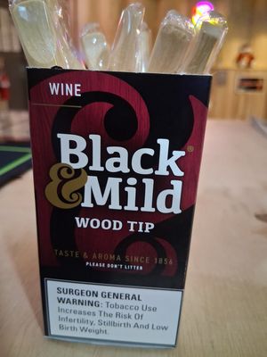 Black/Mild Wood Tip Wine