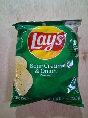Lays potato Chips Sour Cream &amp; Onion 1oz.