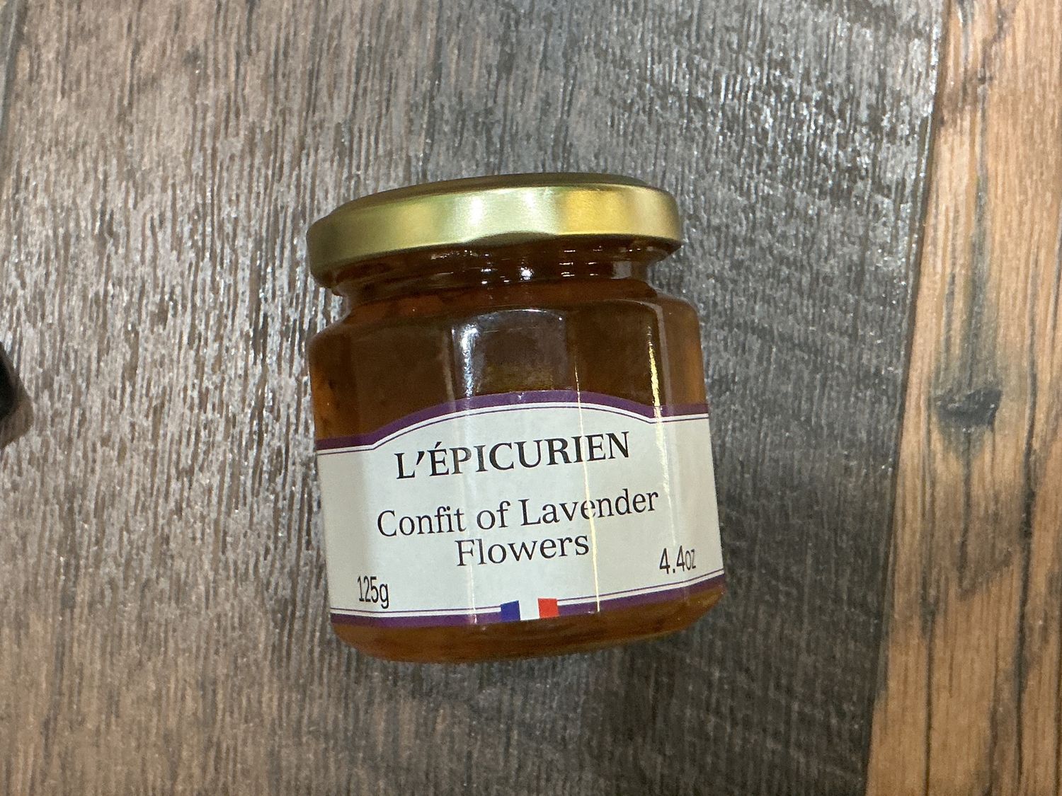 L’èpicurienc, L’èpicurienc: Conflict of lavender flowers