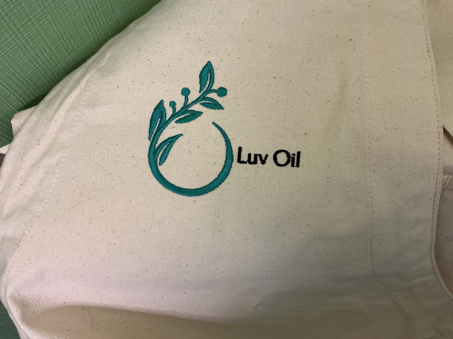 Oluv oil apron
