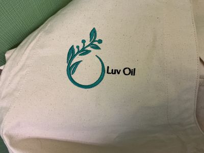 Oluv oil apron