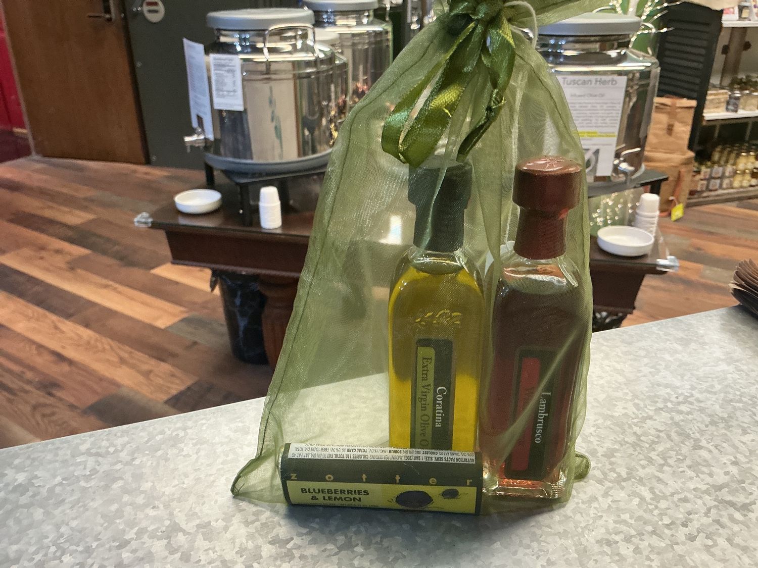 Gift bags, Flavors: Coratina &amp; Lambrusco with blueberries &amp; lemon candy bar