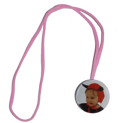 100 Abzeichen mit Schnur 58 mm 100 Abzeichen mit Schnur 58 mm