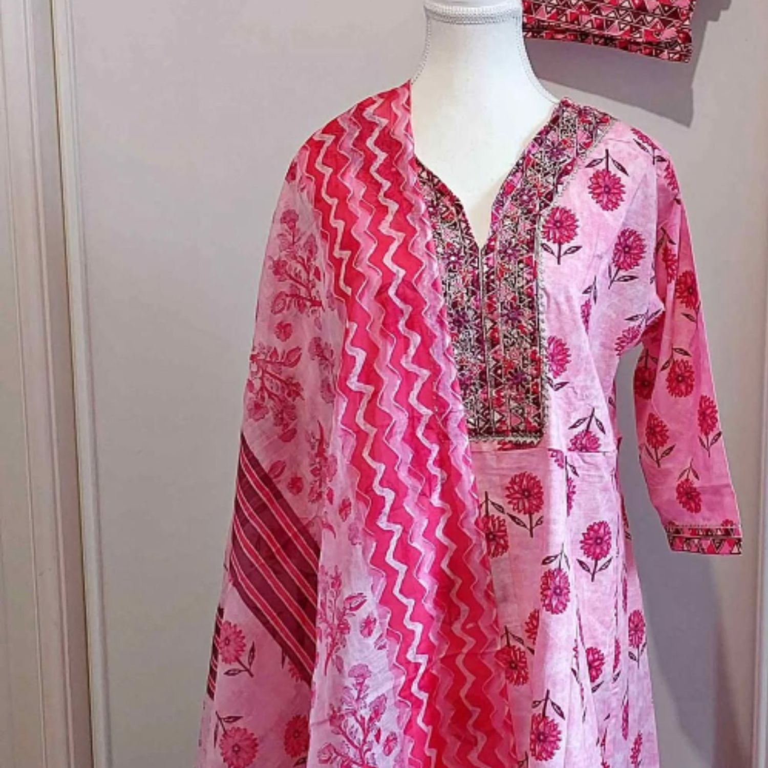 Anarkali in cotton 3 pieces suit