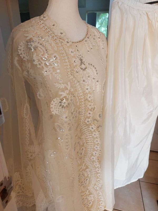 Heavy embroidery suit set instock