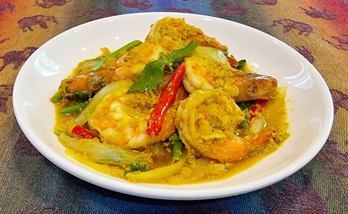 Goong Phad Pong Kari