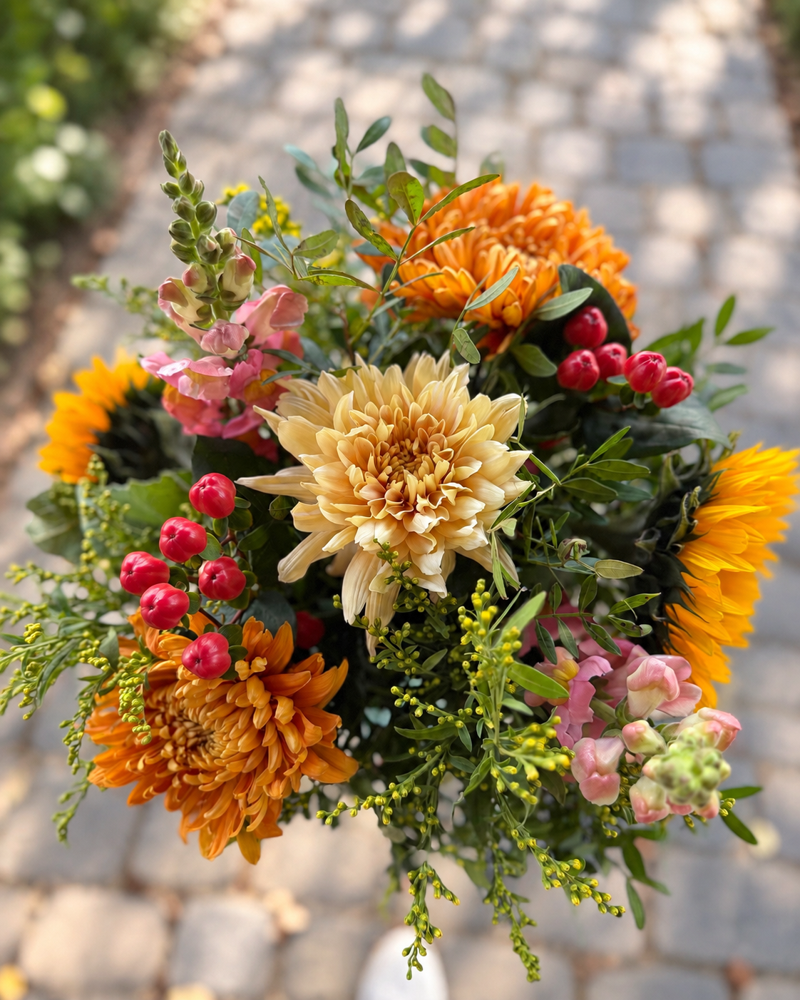 Zarte Umarmung – liebevoller Blumenstrauß