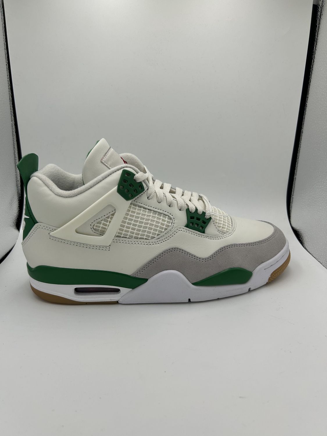 JORDAN 4 X SB &quot;PINE GREEN&quot; USED SZ 9.5