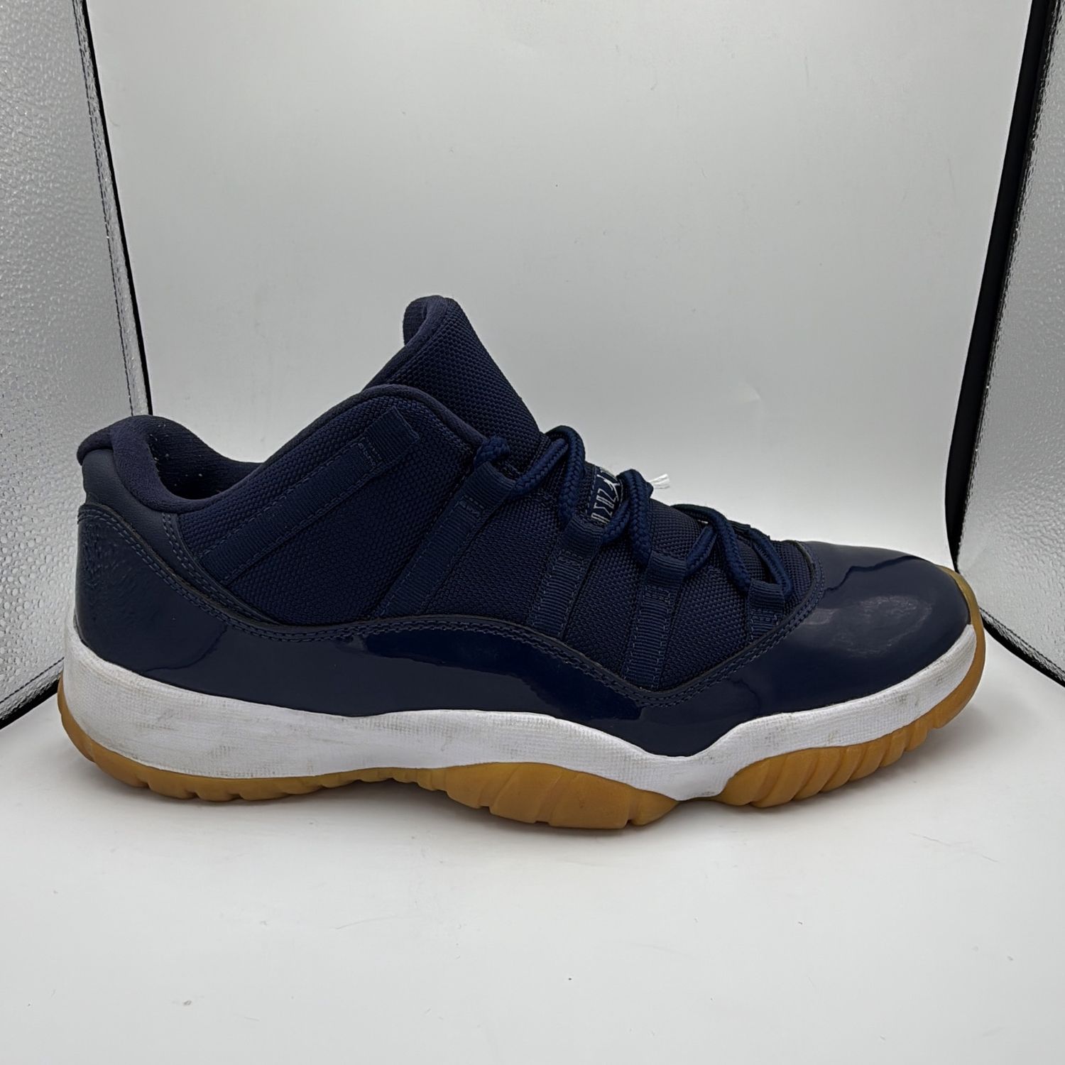 JORDAN 11 LOW “NAVY GUM”