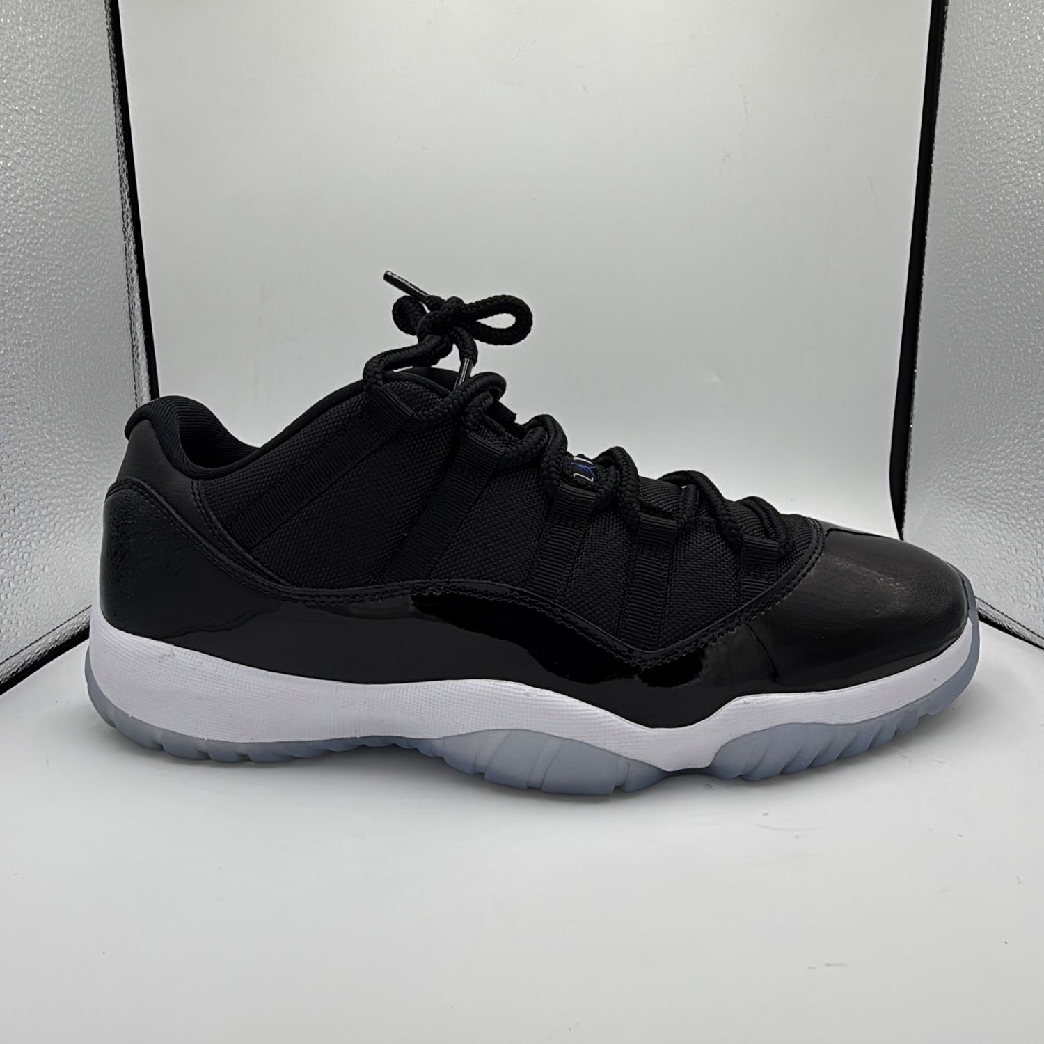 JORDAN 11 LOW “SPACE JAM” SZ 11