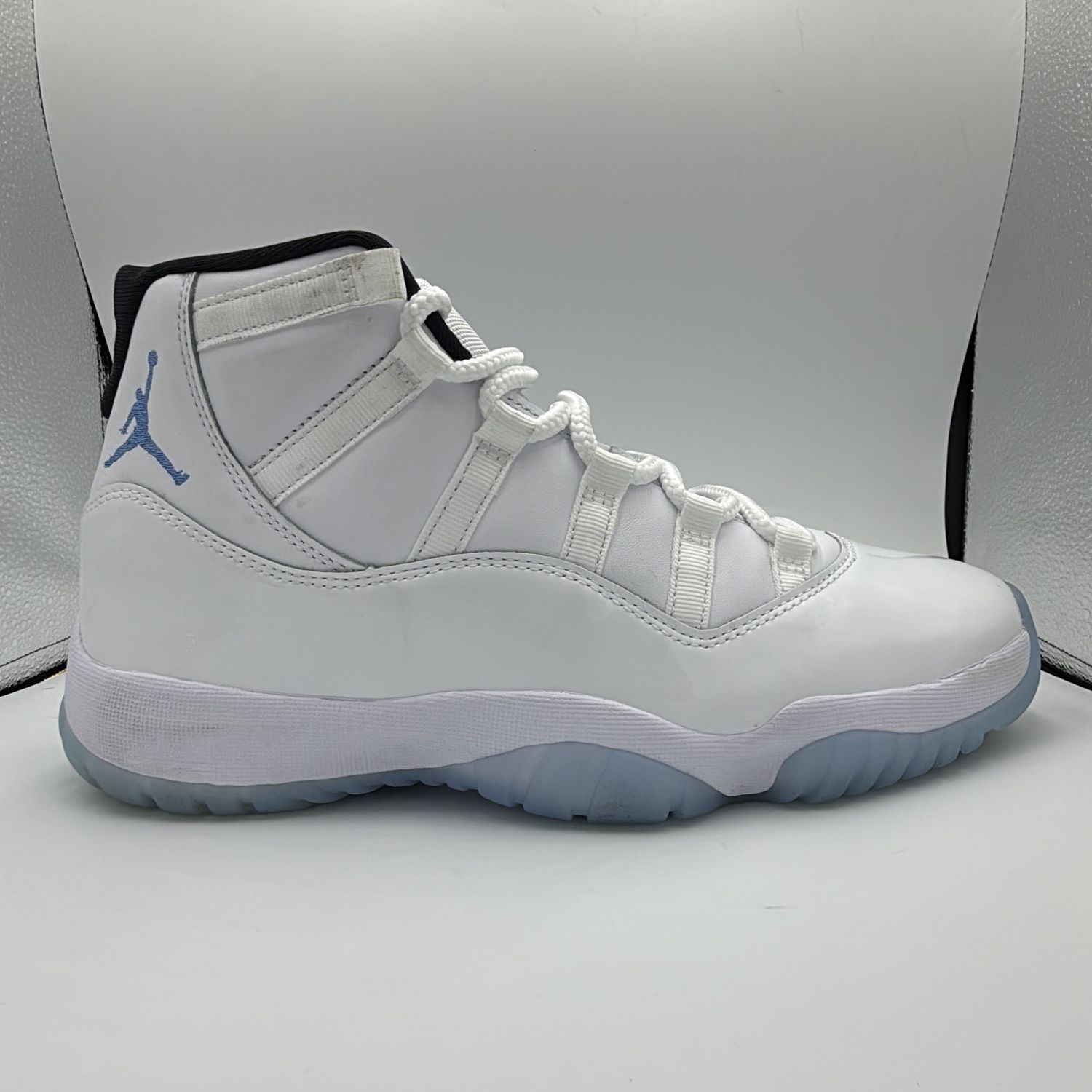 JORDAN 11 “LEGEND BLUE” SZ 9