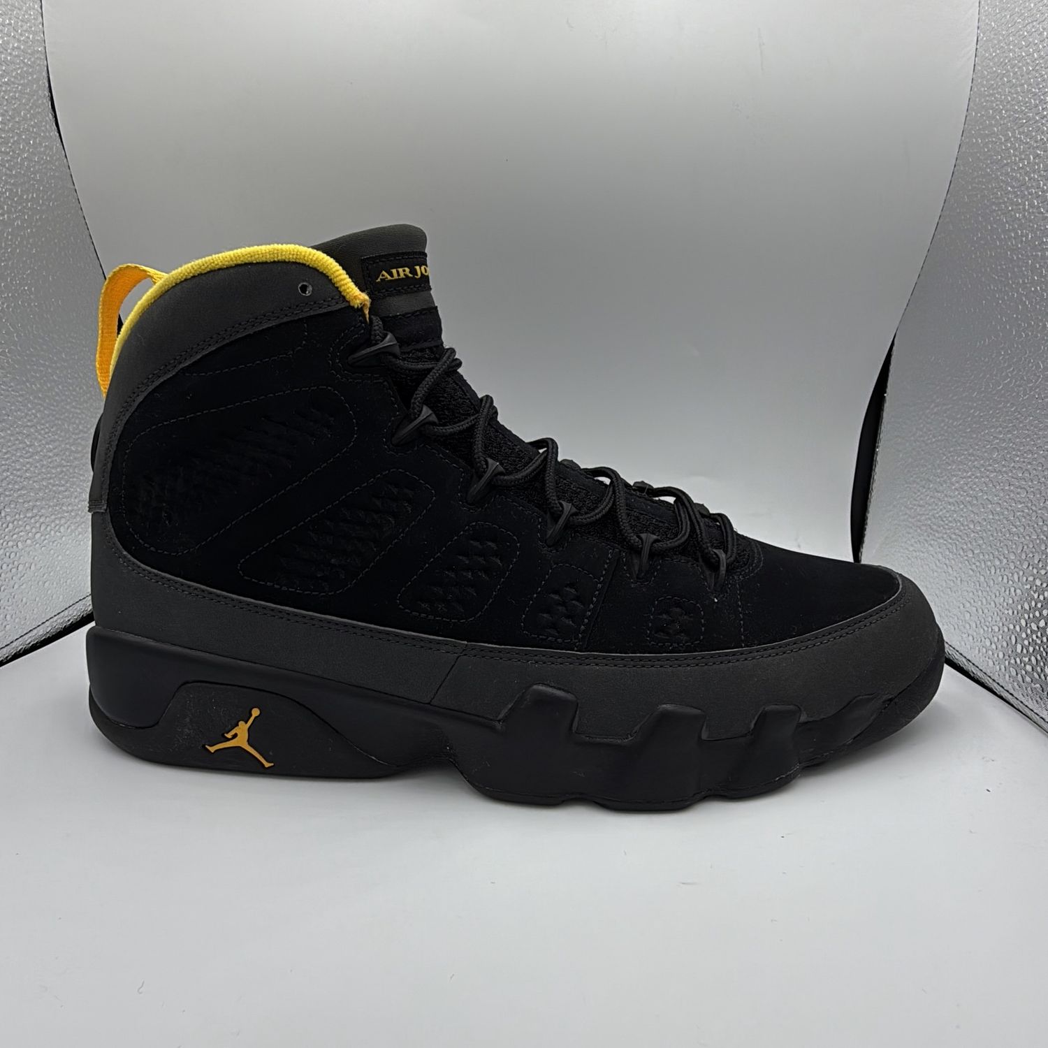 JORDAN 9 “DARK CHARCOAL UNIVERSITY GOLD” SZ 11.5