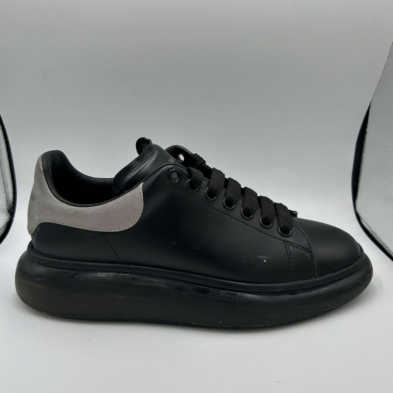 ALEXANDER MCQUEEN “BLACK/SILVER” SZ 40 N.B.