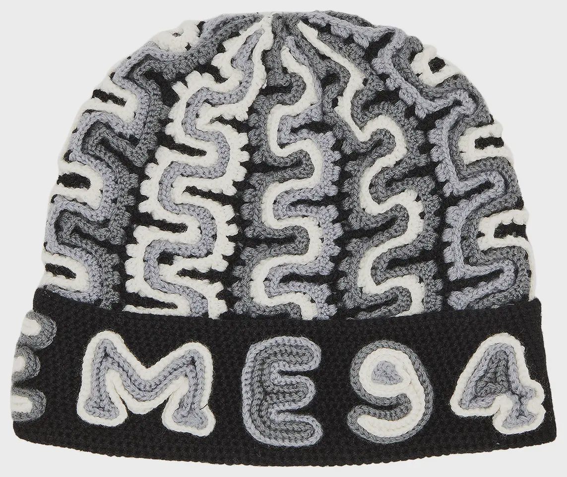 SUPREME YARN APPLIQUE BEANIE 