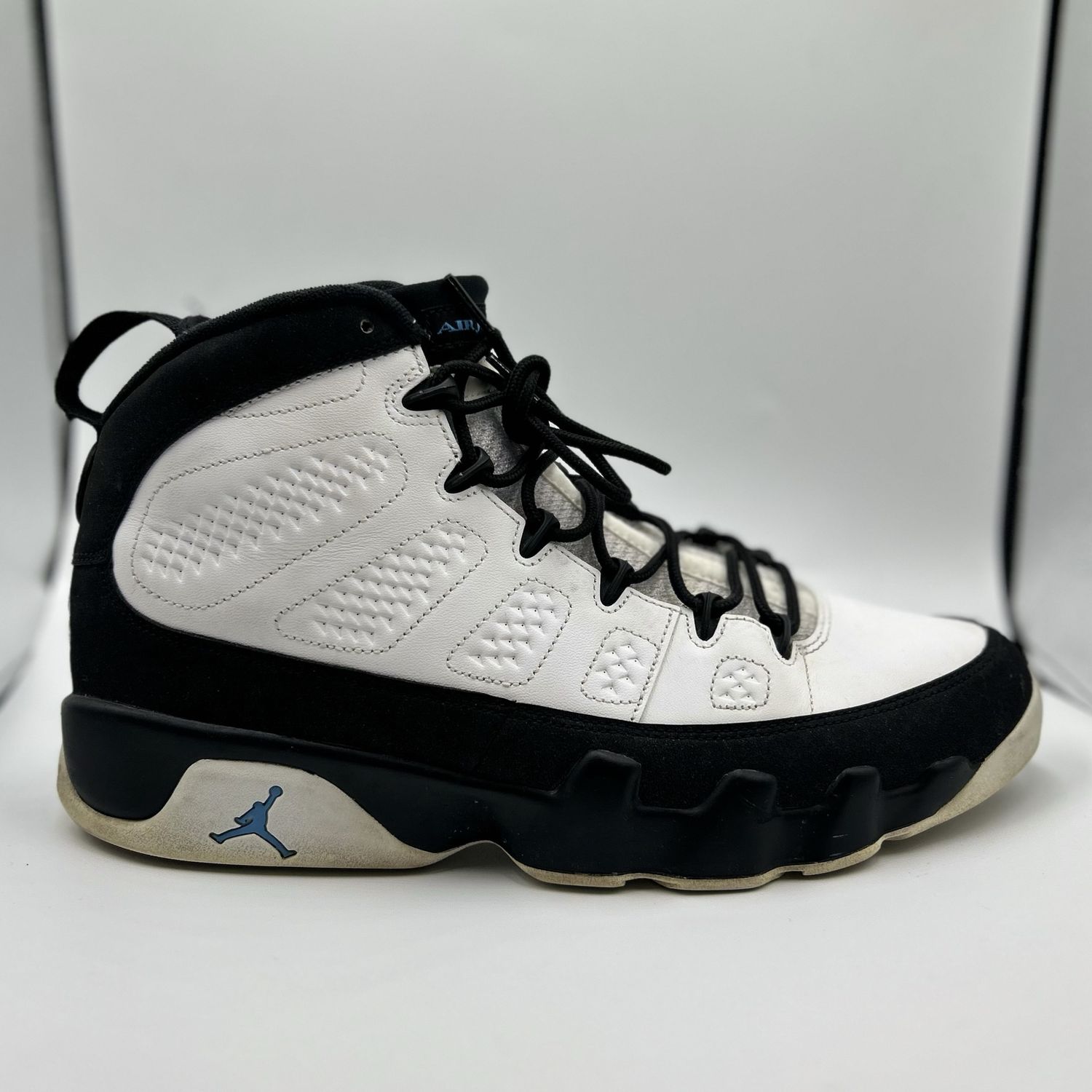 JORDAN 9 RETRO “UNIVERSITY BLUE” SZ 10.5 N.B.
