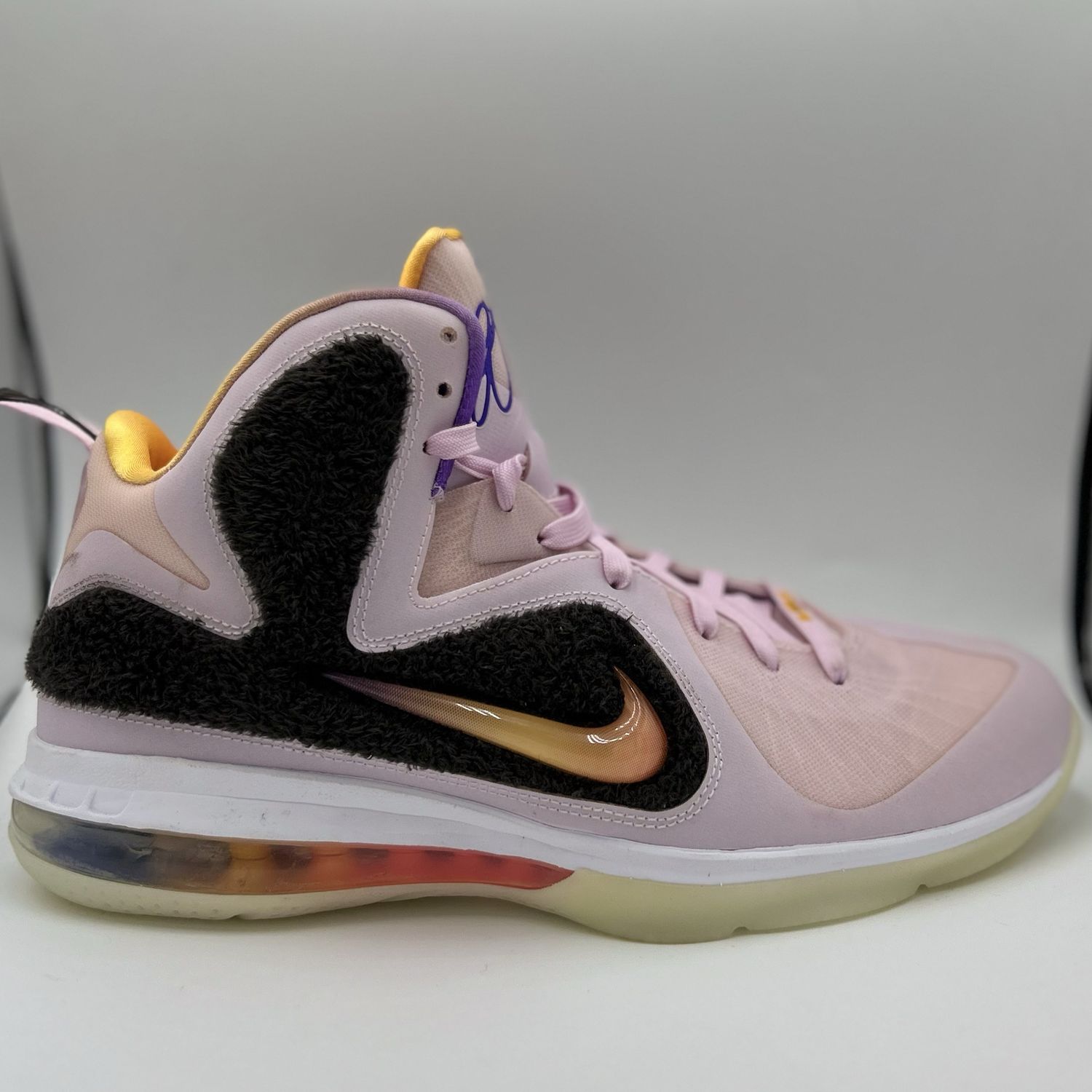 NIKE LEBRON 9 “KING OF LA” 2022 SZ 10.5 N.B.