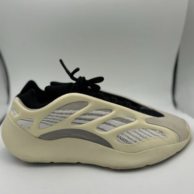 YEEZY 700 V3 “AZAEL” SZ 11 N.B.