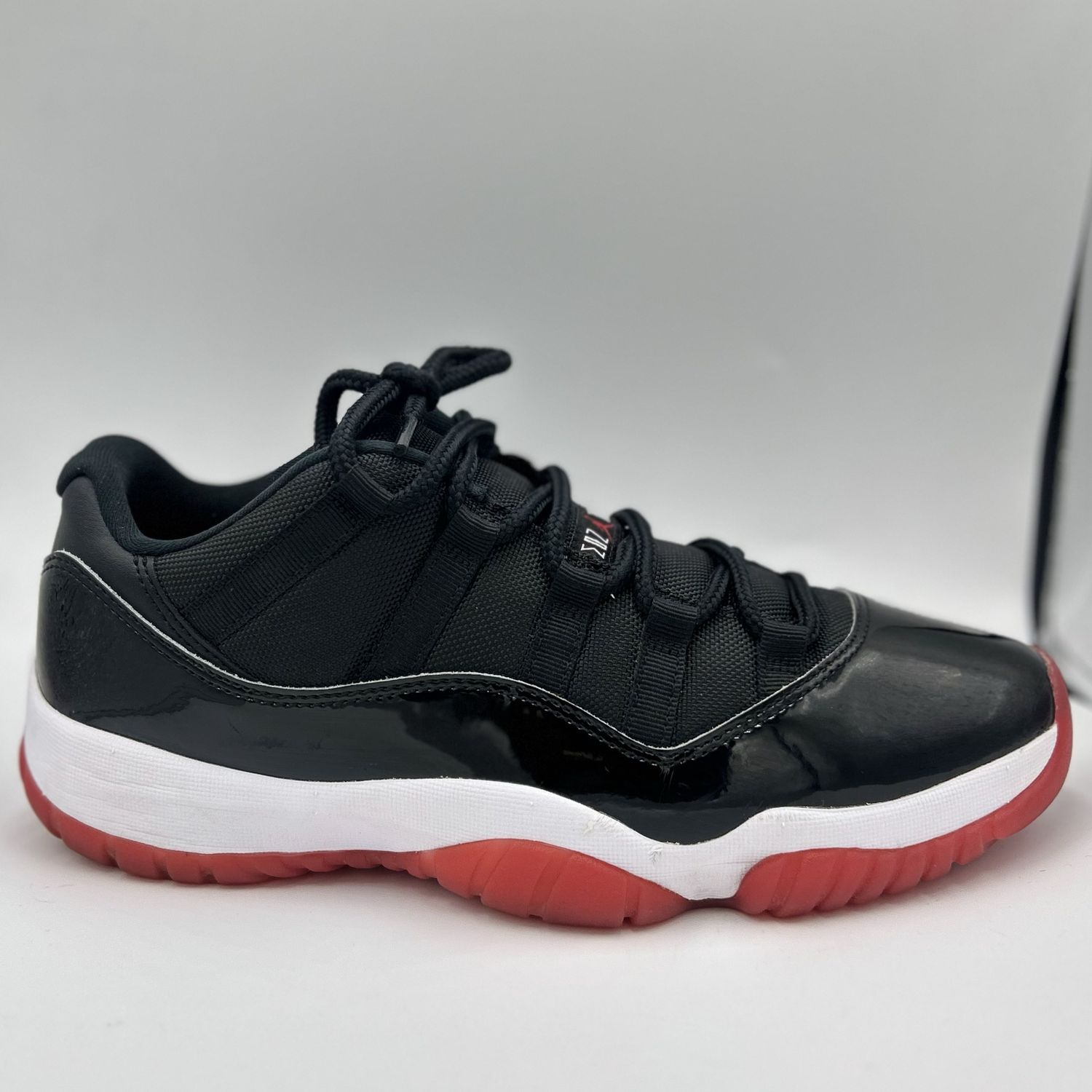 JORDAN 11 LOW “BRED” SZ 9.5