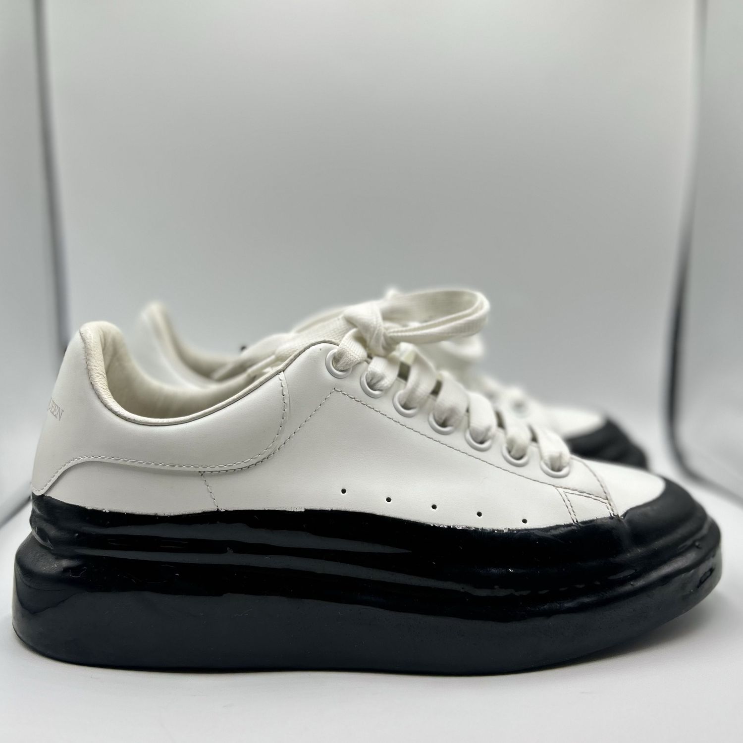 ALEXANDER MCQUEEN “PAINT DIPPED WHITE BLACK” SZ 40