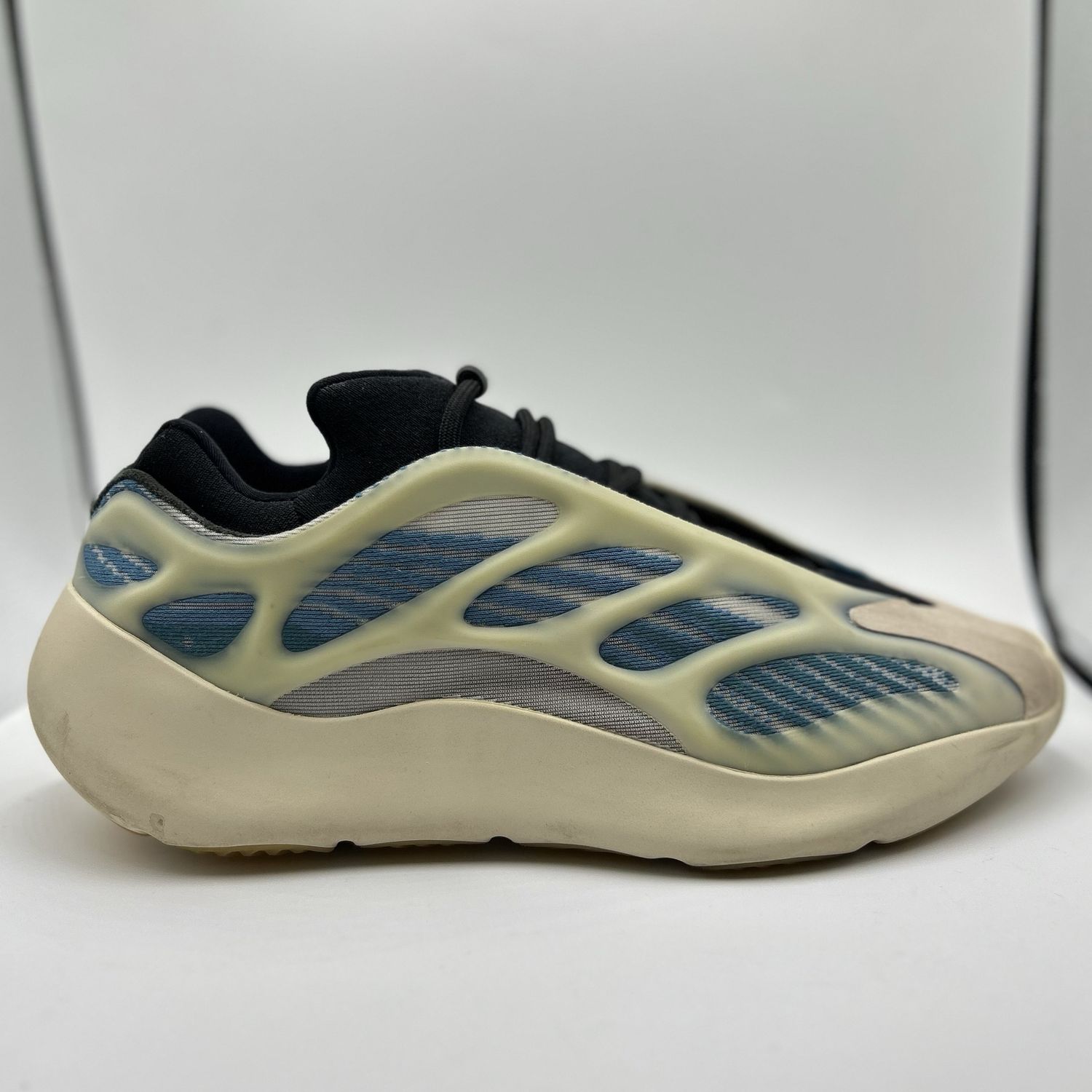 YEEZY 700 V3 "KYANITE" SZ 11