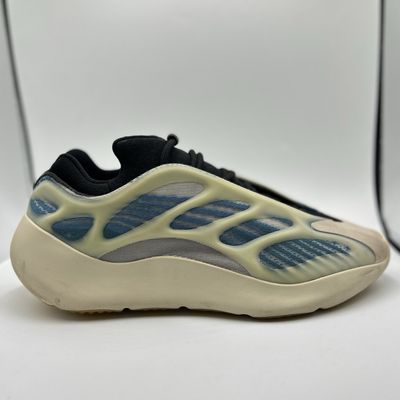 YEEZY 700 V3 "KYANITE" SZ 11