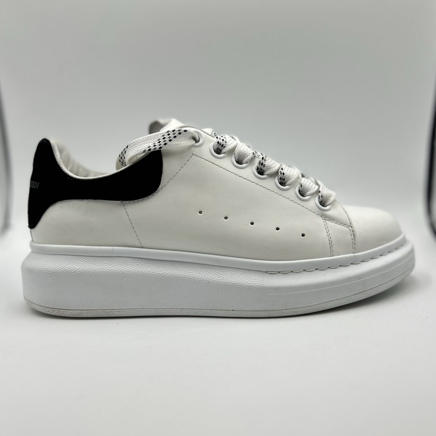 ALEXANDER MCQUEEN “WHITE BLACK” SZ 36.5