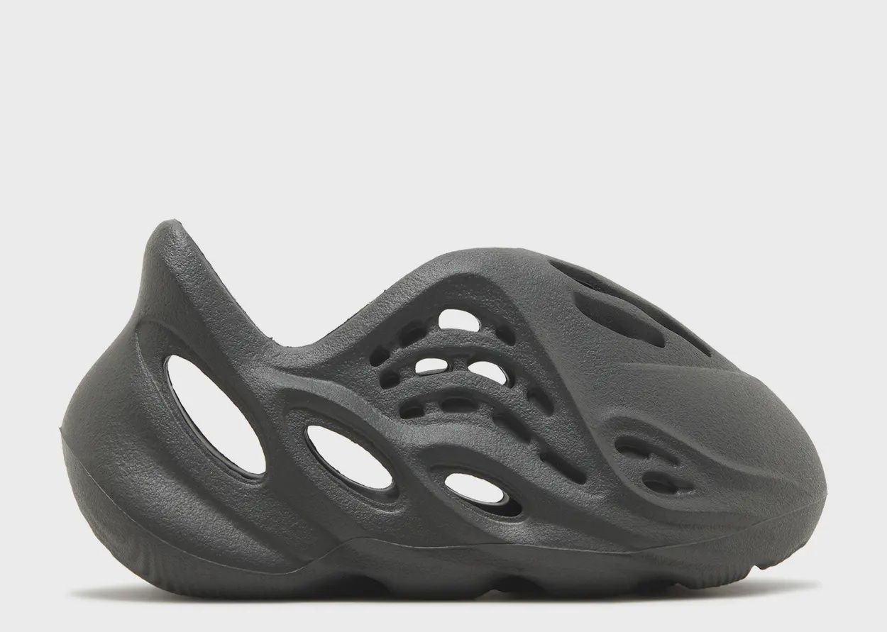 YEEZY FOAM RUNNER INFANTS "CARBON"