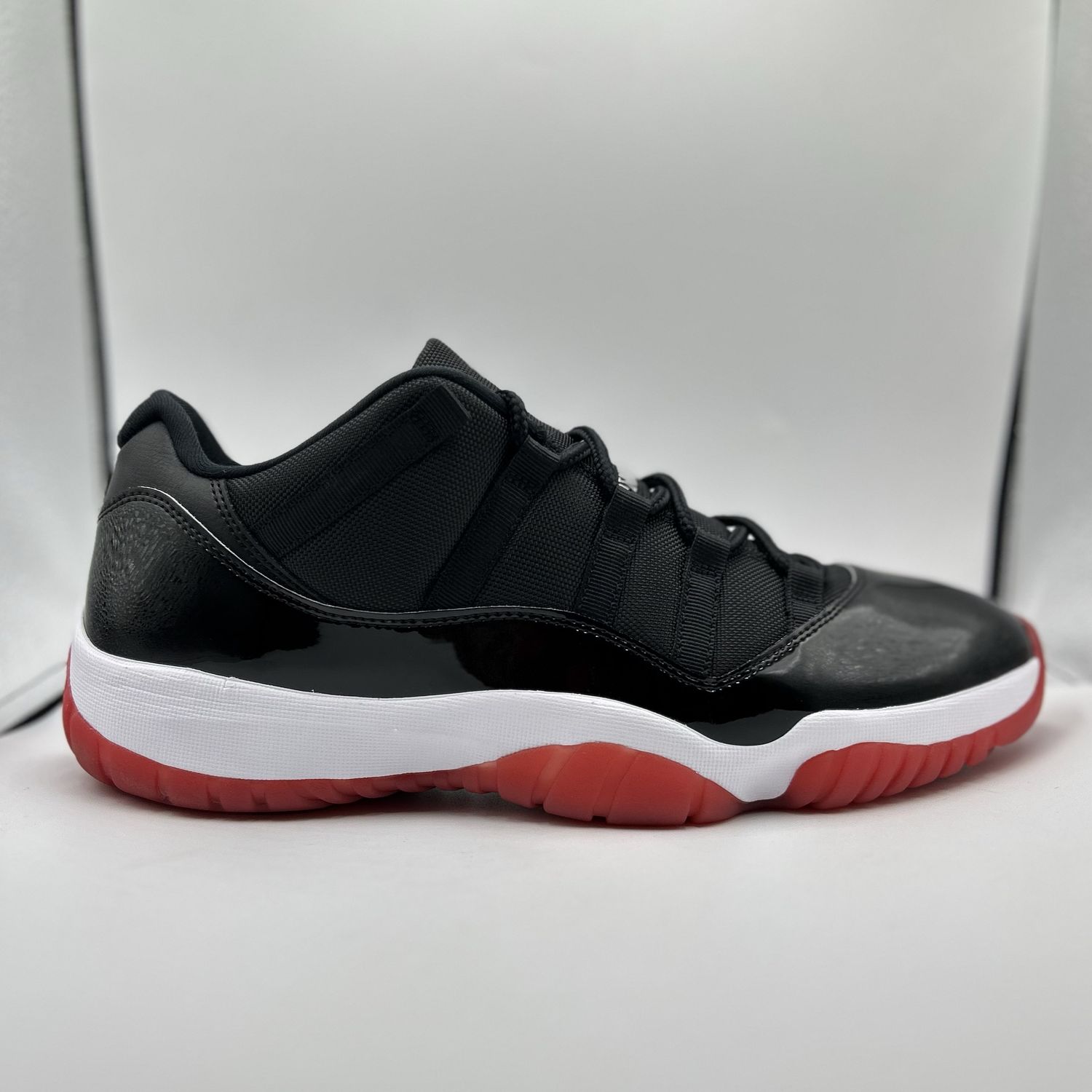 JORDAN 11 LOW “BRED” SZ 13