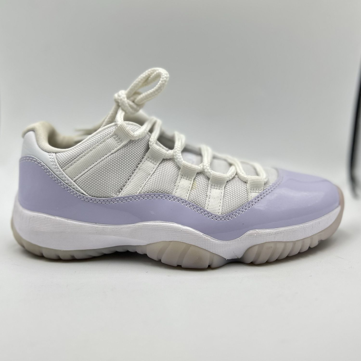 JORDAN 11 LOW “PURE VIOLET” SZ 5.5