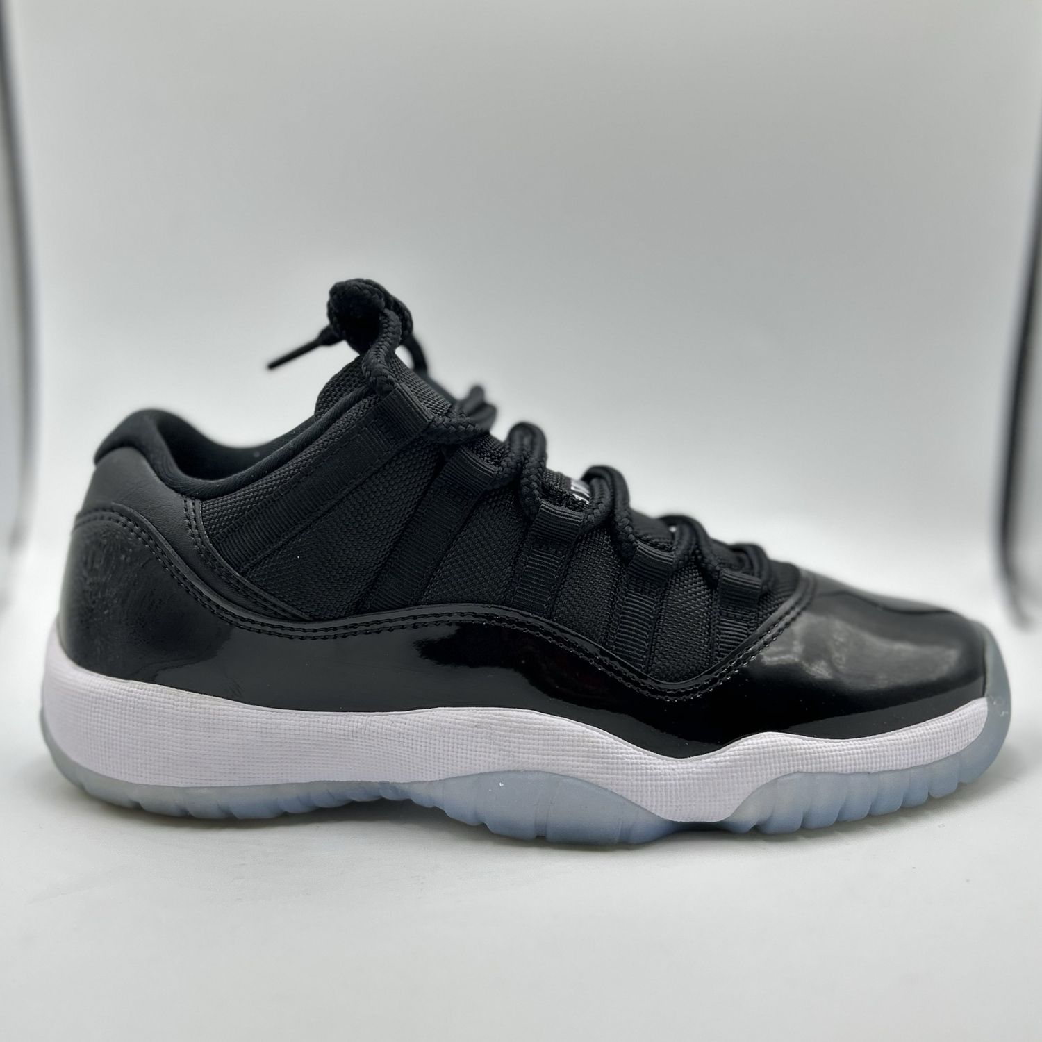 JORDAN 11 LOW “SPACE JAM” SZ 7
