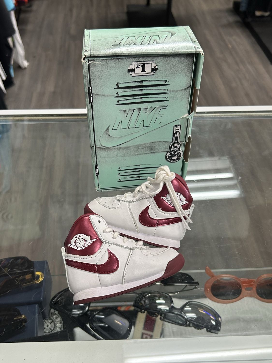 JORDAN 1 HIGH “MAROON” SZ 3C