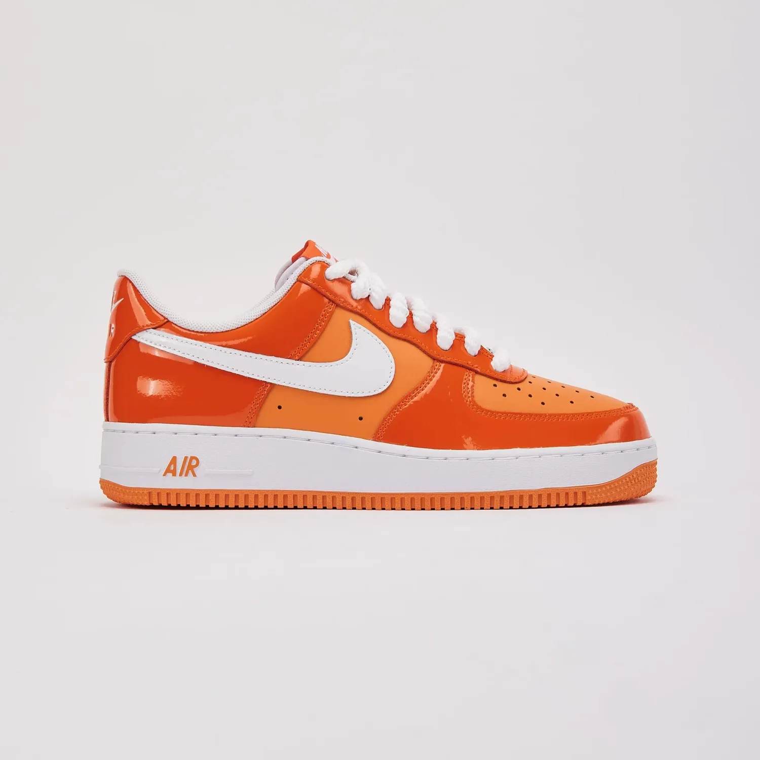 NIKE AIR FORCE 1 '07 LV8 "SAFETY ORANGE PATENT"