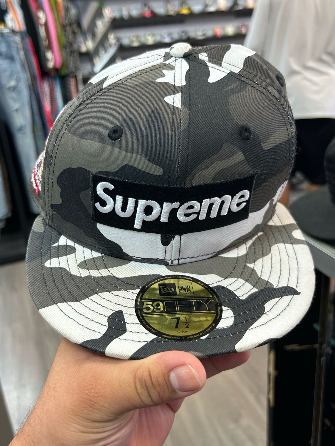 SUPREME SHOP BOX LOGO X NEW ERA "SNOW CAMO PARIS" (PREOWNED)