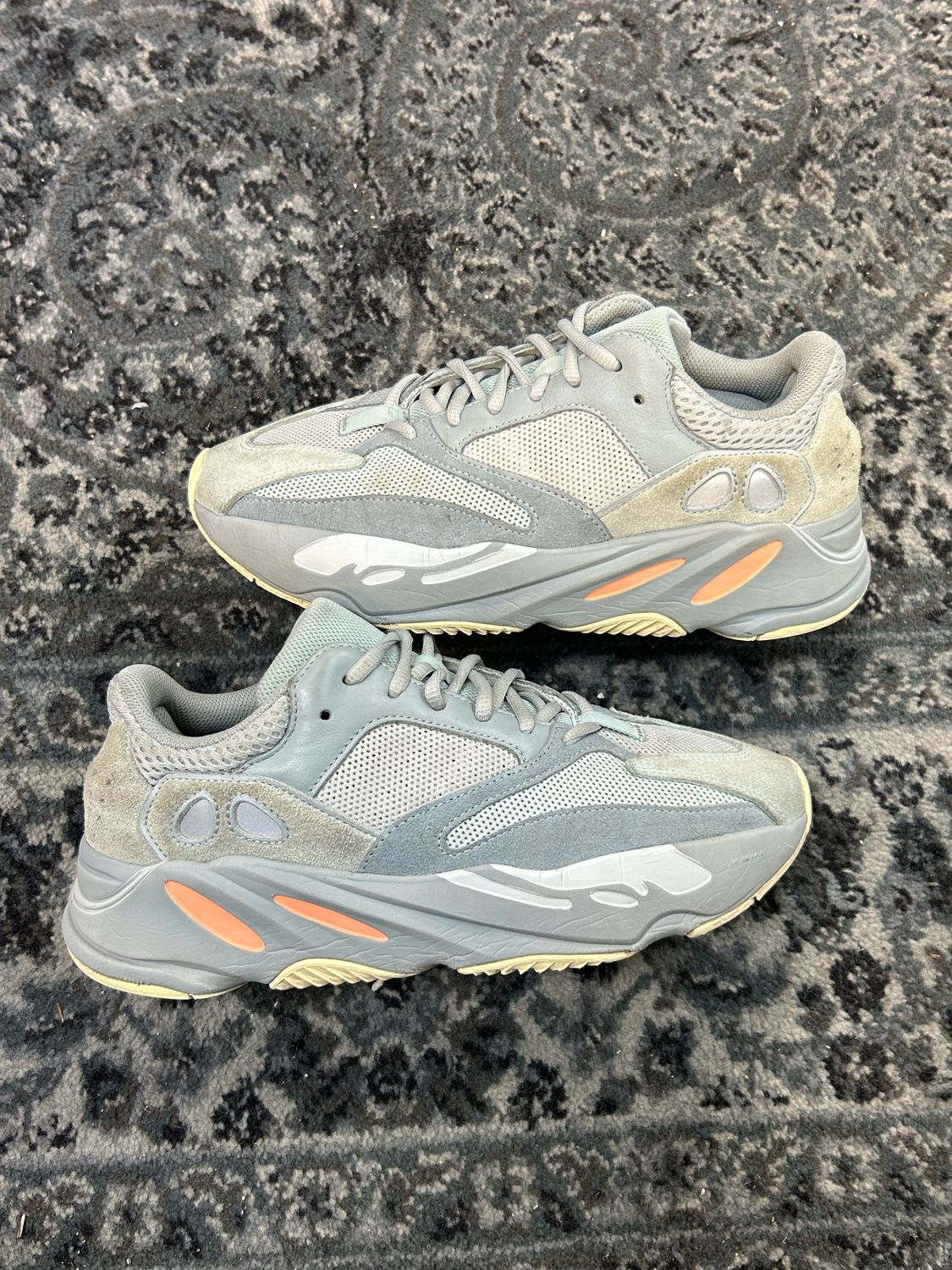 YEEZY 700 “INERTIA” SZ 8.5 N.B.