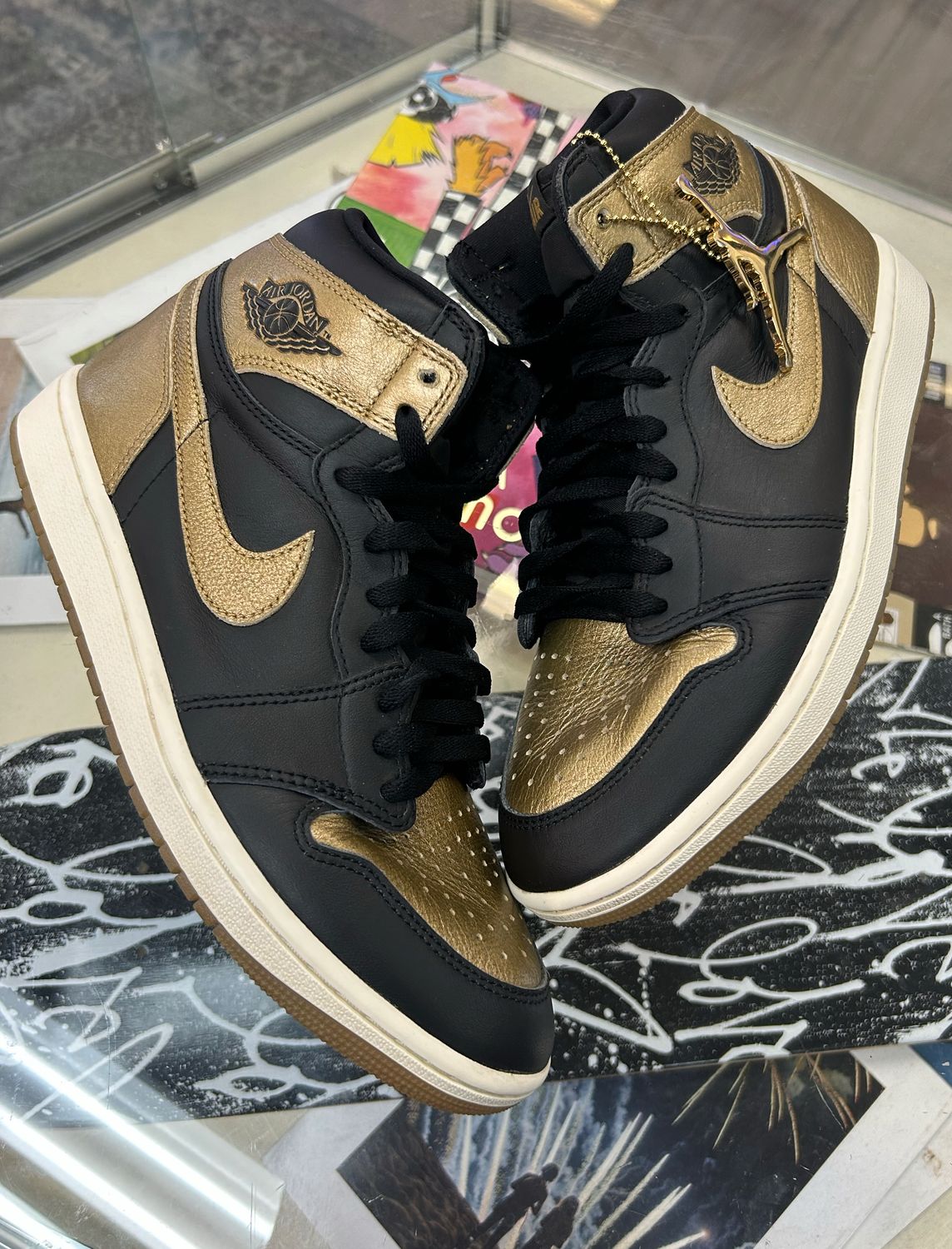 JORDAN 1 “BLACK METALLIC GOLD” SZ 9 N.B.