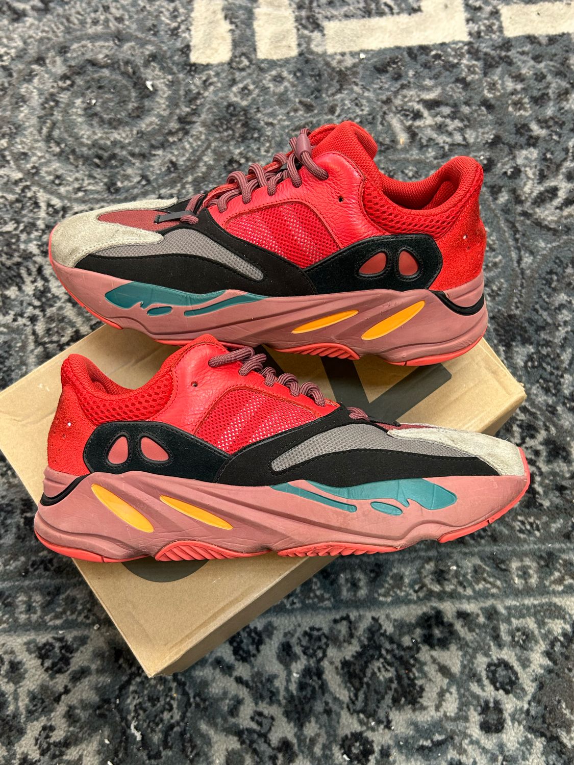 YEEZY 700 "HI-RES RED" SZ 11