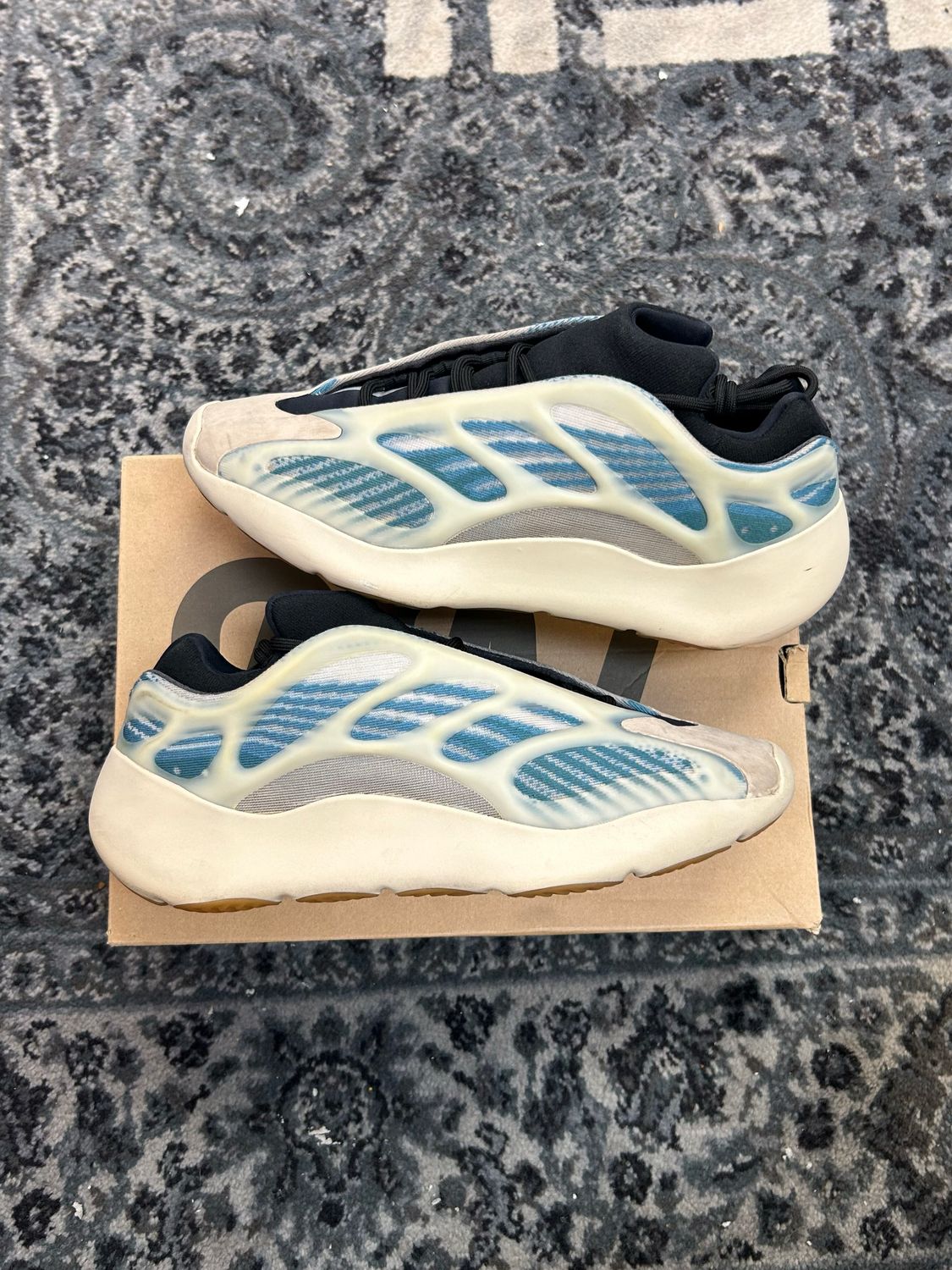 YEEZY 700 V3 “KYANITE” SZ 10.5