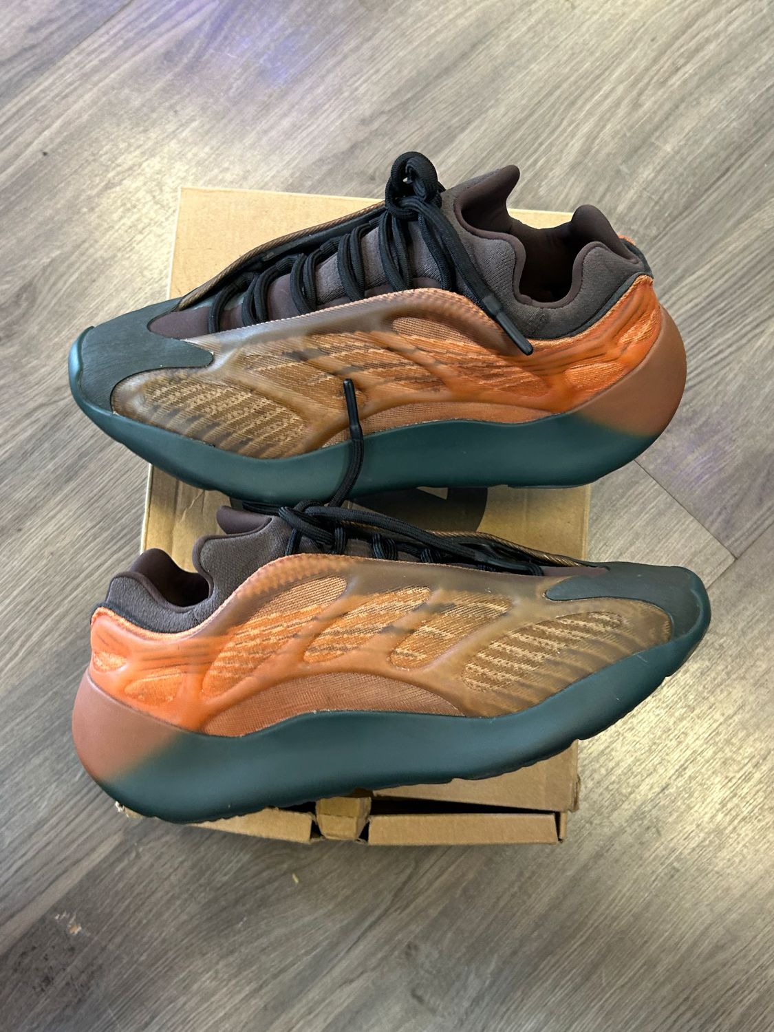 YEEZY 700 V3 "COPPER FADE" SZ 9.5